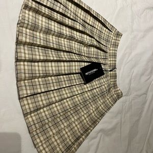 Pretty Little Things skirt, tags on, Size 2